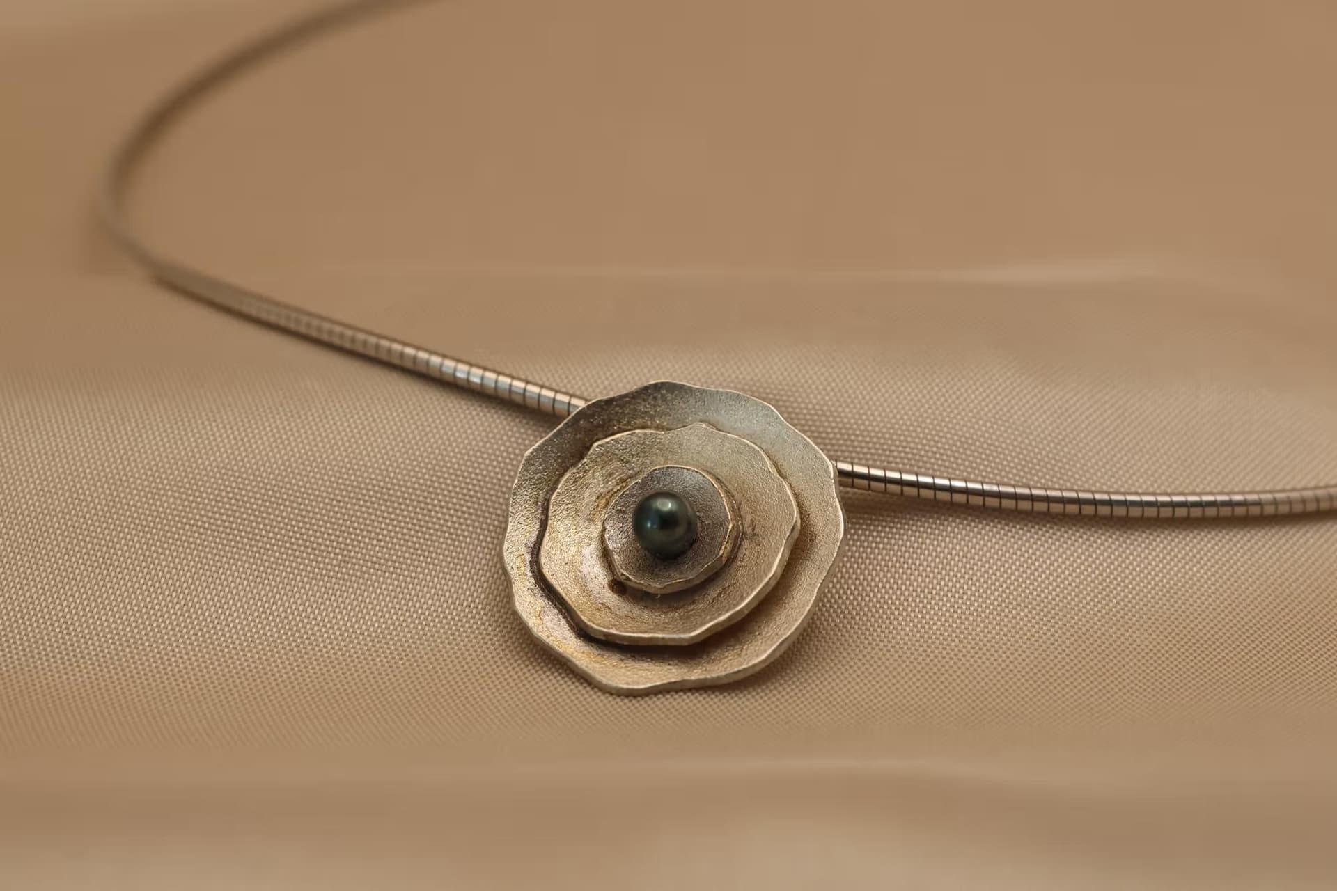 3 schaaltjes zilver met een parel