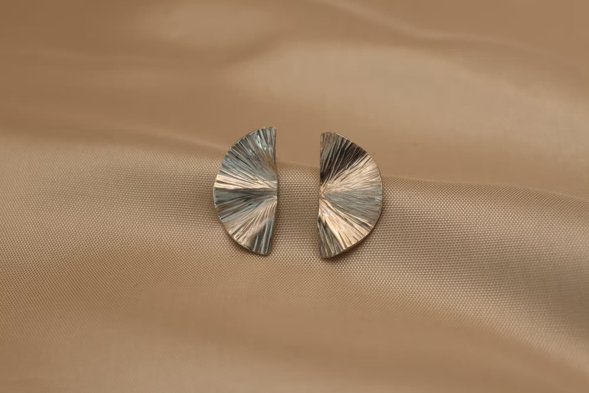 Zilveren oorbellen geïnspireerd op de gingko biloba