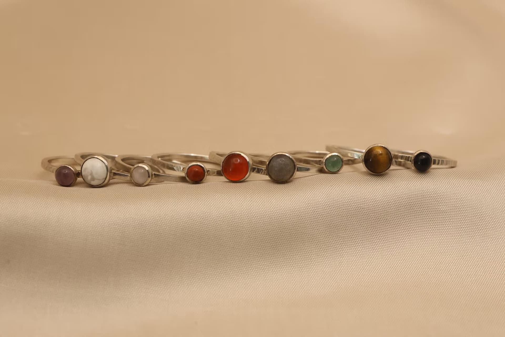 Zilveren ringen met diverse edelstenen