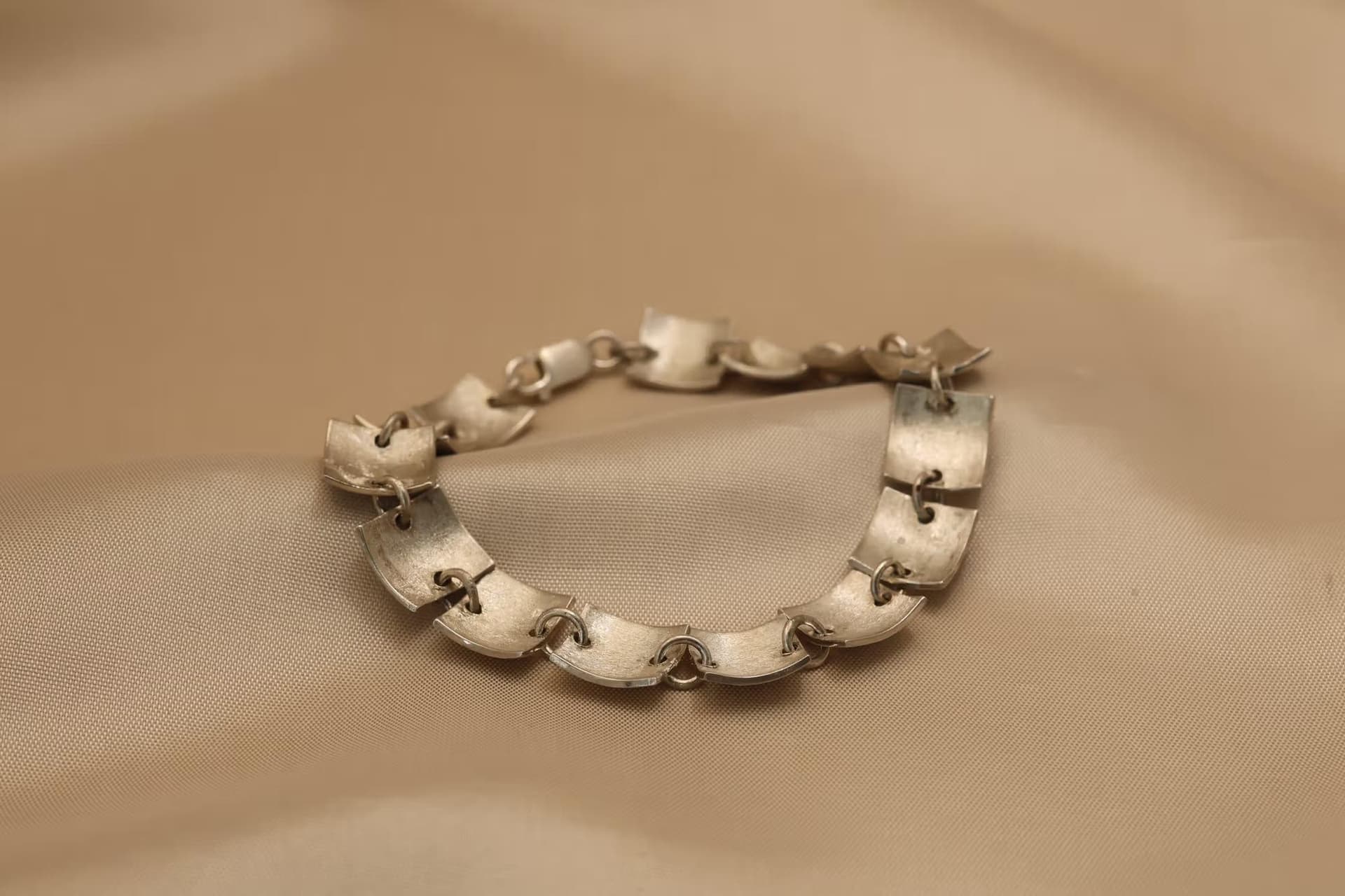 Zilveren armband met vierkante schakels