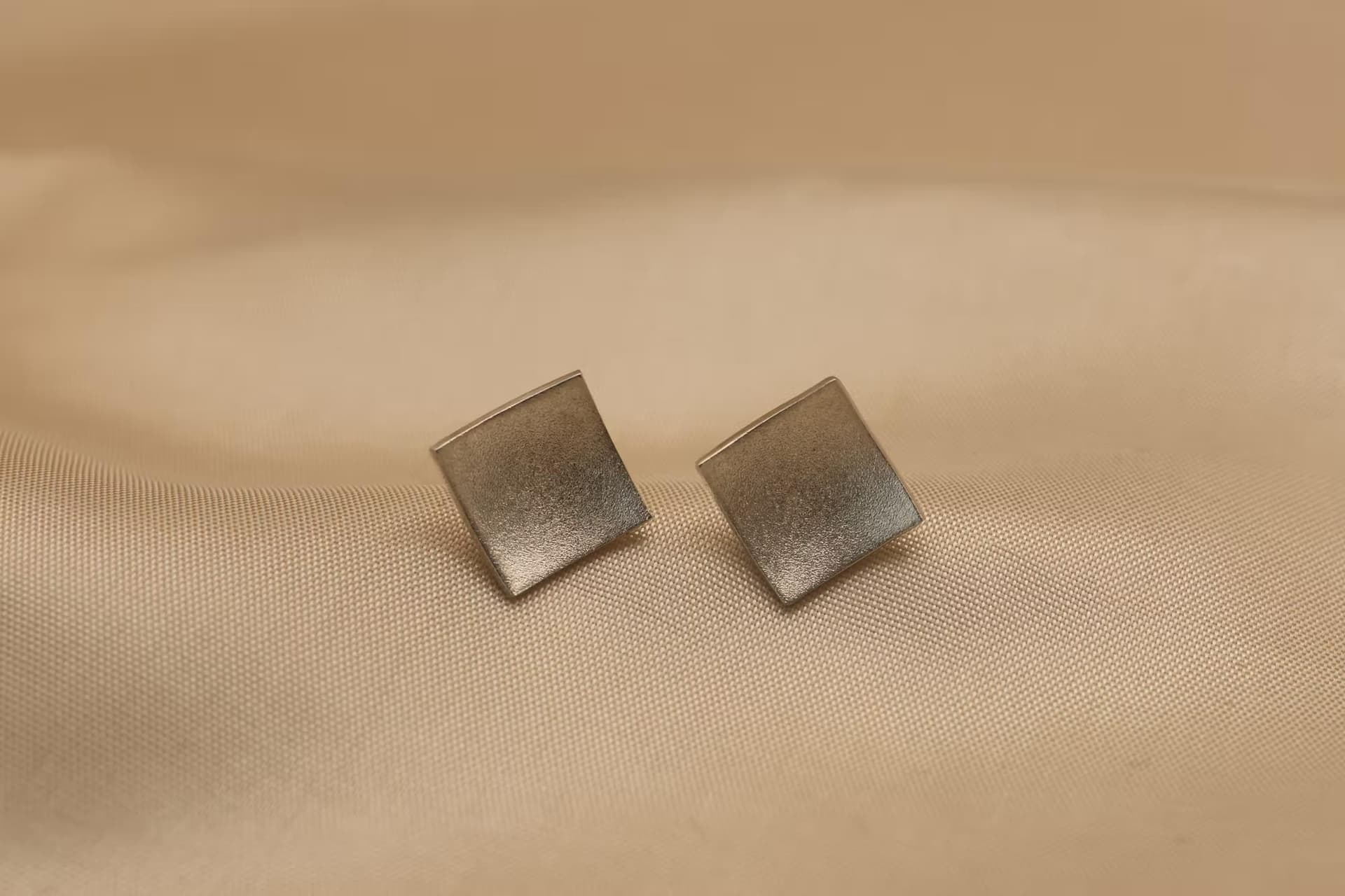 Zilveren vierkanten oorbellen