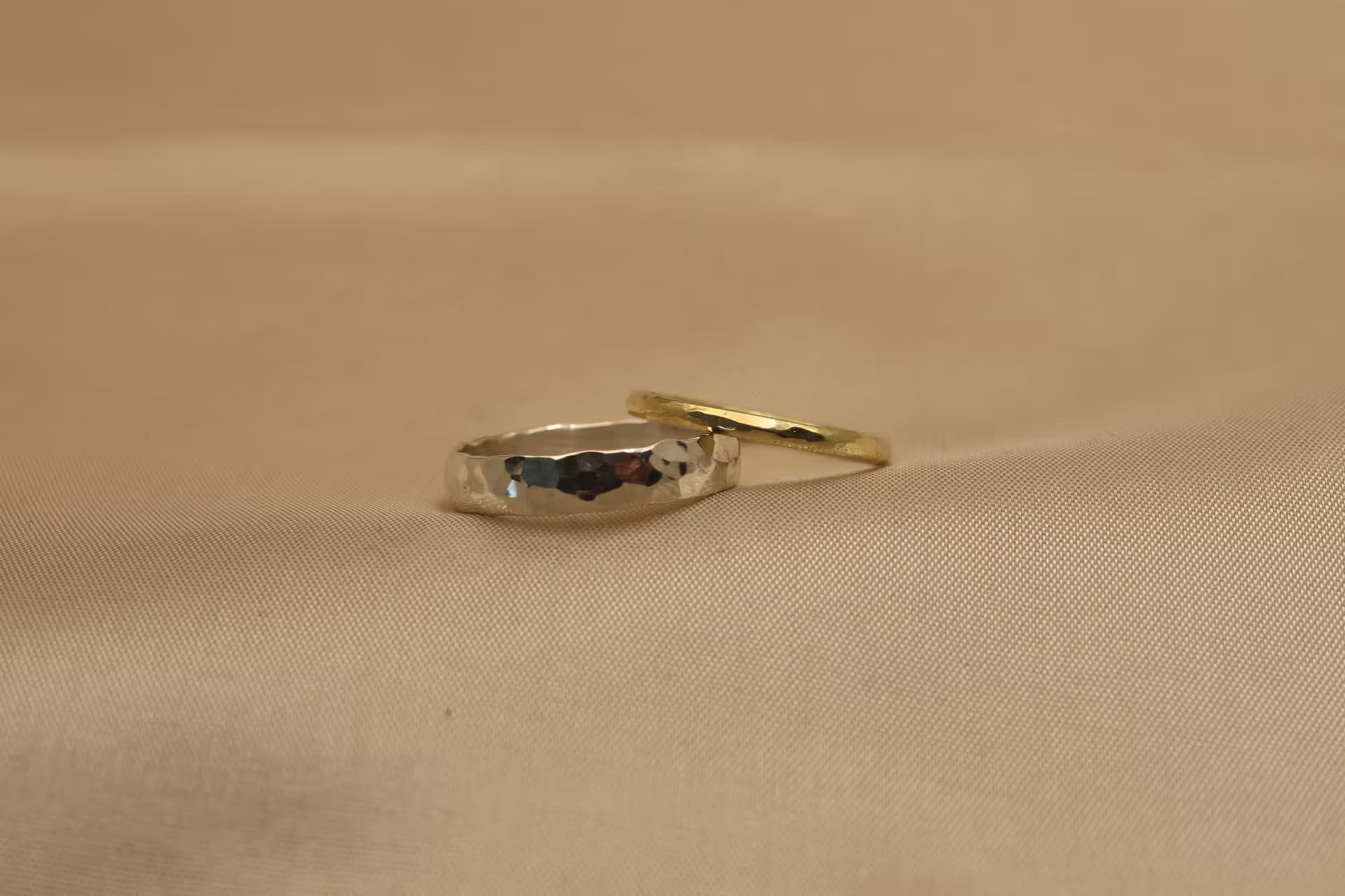 Trouwringen hamerslag bol